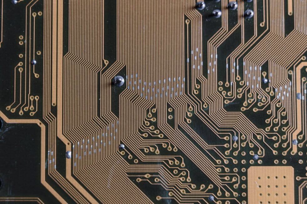 Routing in PCB board-980x653